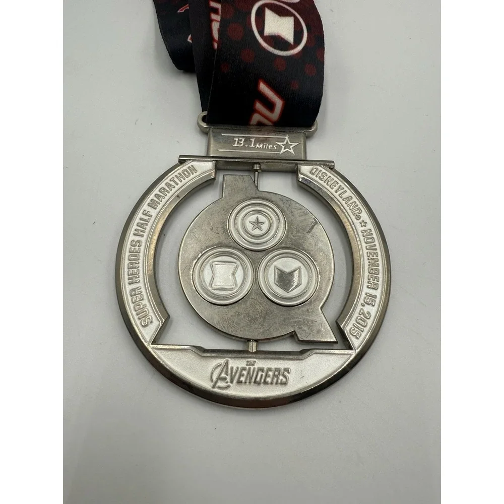 Disney runDisney 2015 Marvel Avengers Half Marathon Spinner Medal